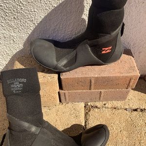 5mm brand new booties size 8 5mm Synergy Boots Superlight recycled neoprene